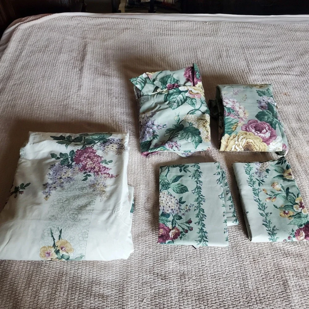 Dan River Vintage Floral Full Fitted Sheet 2 Ruffled Shams 2 Pillowcases No Iron